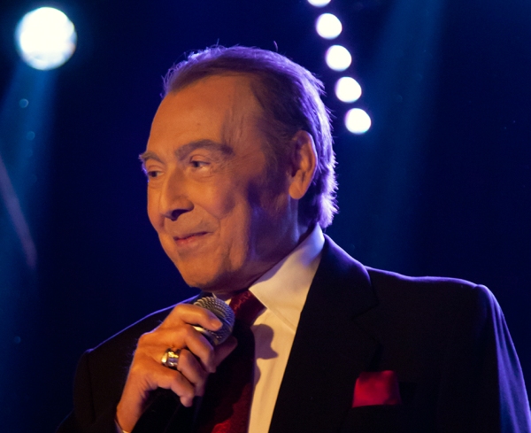 Οι καλλιτέχνες αποχαιρετούν τον Τόλη Βοσκόπουλο - UPDATE