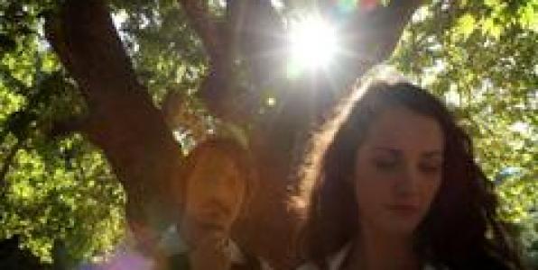 MOA BONES: ΤΟ ΑΓΓΛΟΦΩΝΟ ΡΟΚ ΔΕΝ ΕΧΕΙ ΠΟΛΛΑ ΚΕΚΤΗΜΕΝΑ