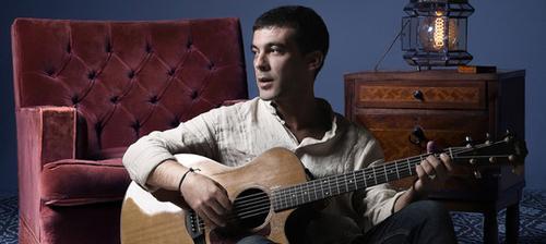 Απόστολος Ρίζος: «Σ’ ένα δωμάτιο με τον Μάνο Λοΐζο»