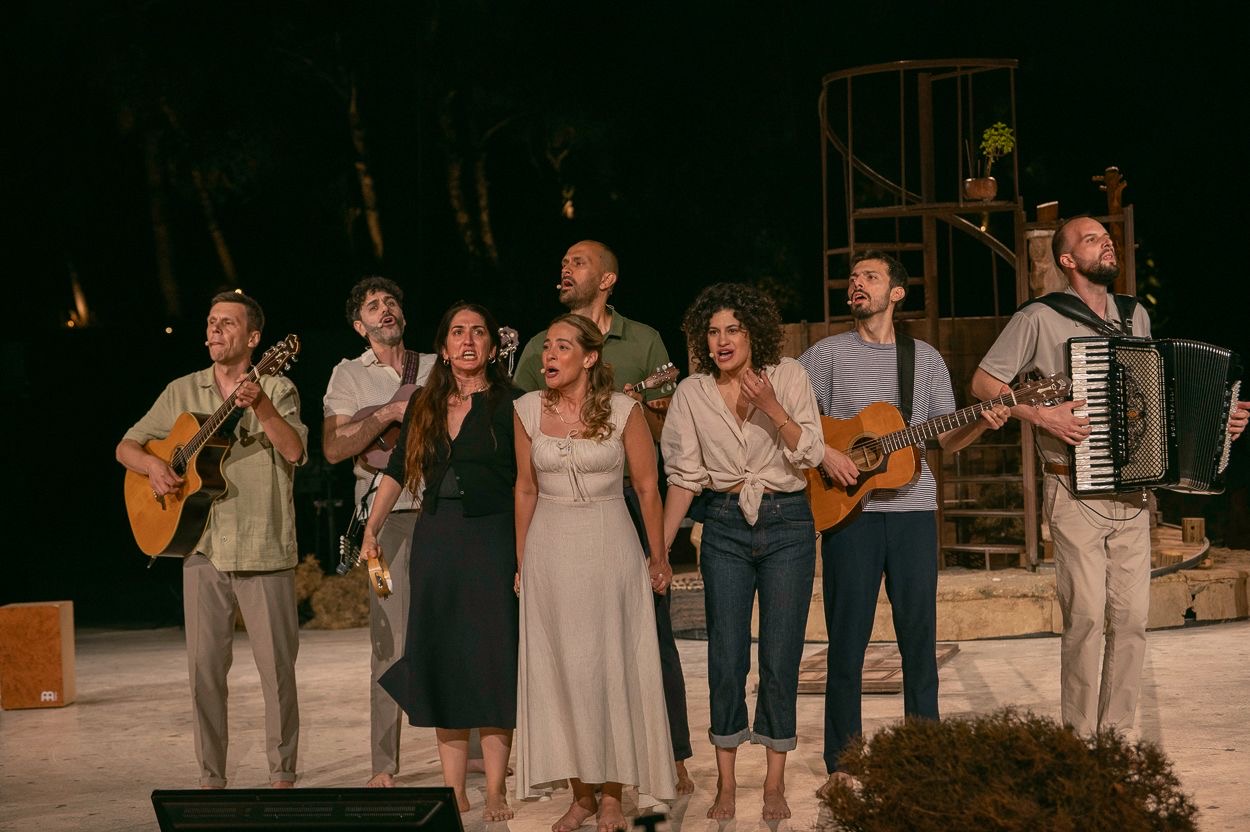 Πήγαμε, είδαμε τη Νατάσα Μποφίλιου στον Λυκαβηττό, στο αφιέρωμα στον Μίκη Θεοδωράκη