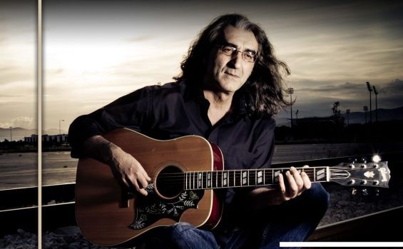 Ο Βασίλης Καζούλης στο Μπαράκι της Διδότου 