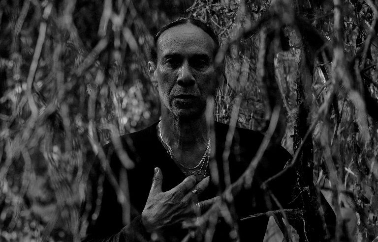 Justin Warfield (She Wants Revenge): Η μουσική δεν πρέπει να δίνει απαντήσεις, αλλά να θέτει ερωτήματα!