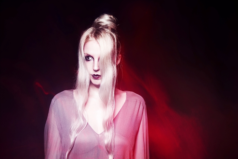 Η Νορβηγίδα πολυοργανίστρια Sylvaine, μας φέρνει το απόκοσμο post metal της