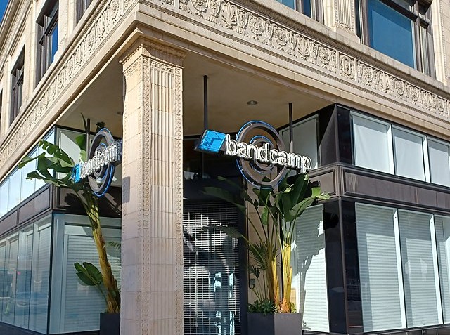 Το μισό προσωπικό του Bandcamp απολύθηκε