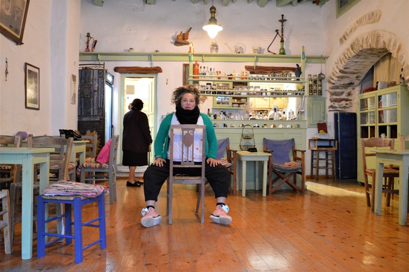 Η Ματούλα Ζαμάνη στο θέατρο Βράχων