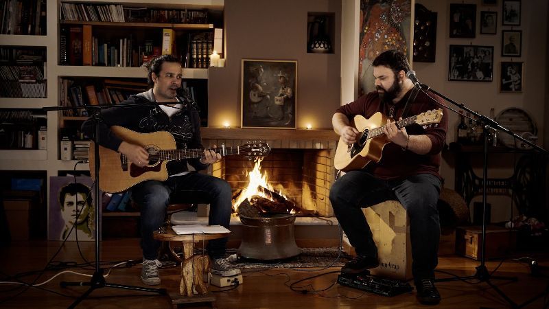 Ο Παντελής Κυραμαργιός εμηνεύει «Το τραγούδι της αγκαλιάς»