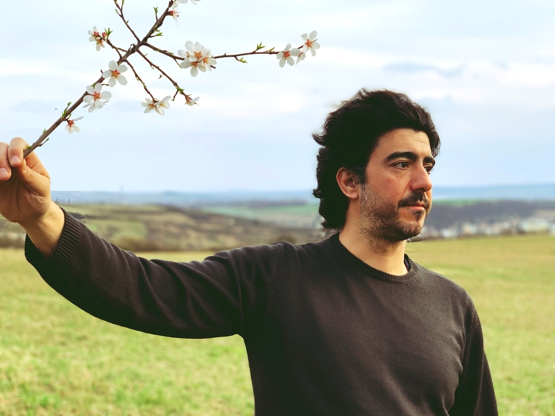 «Η τέχνη για μένα, σε σχέση με τον άνθρωπο, είναι φυσική ανάγκη και έκφραση»