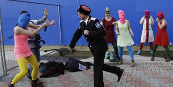 Άγριο ξύλο στις Pussy Riot (βίντεο) update