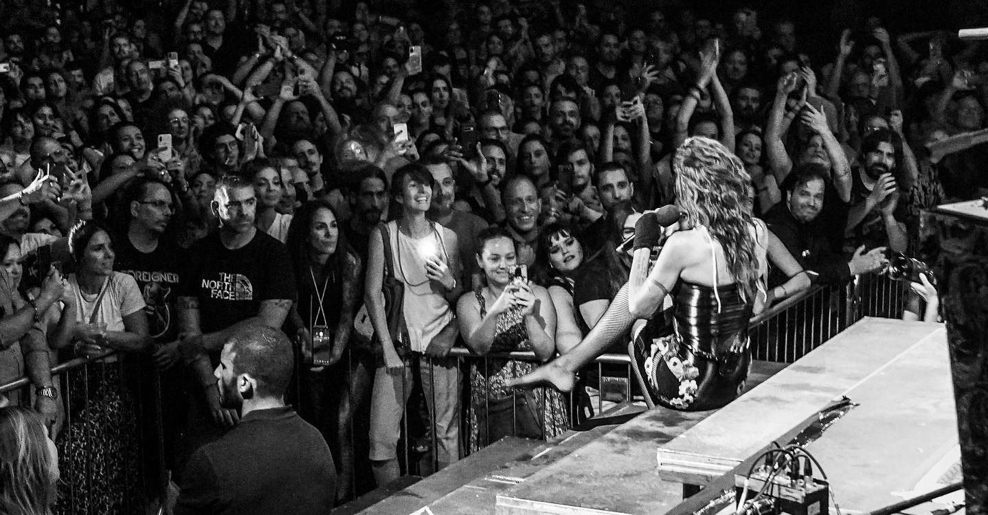 Το «Καλοκαίρι της Αγάπης» δεν έμεινε στην Καλιφόρνια αλλά αποκαλύφθηκε στο Βράχων