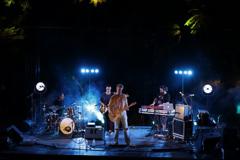 Oι Dance with Invisible Partners live στο Six d.o.g.s