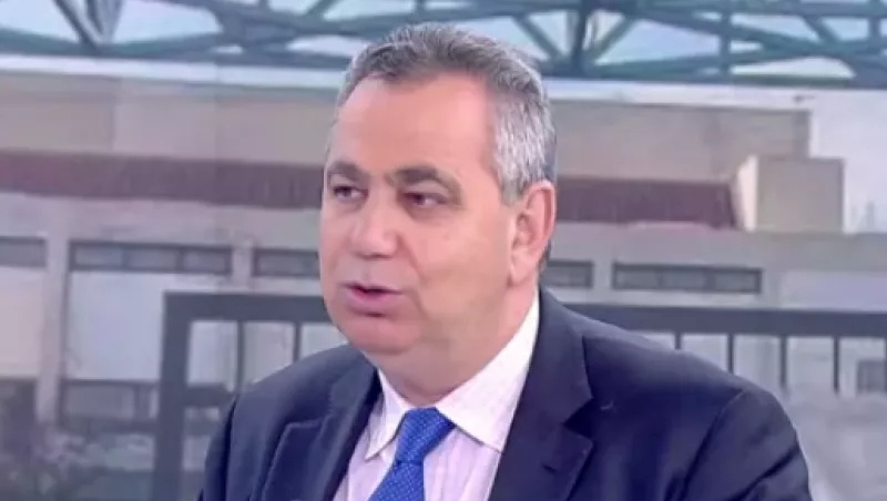 Σταματά από τον ΣΚΑΪ 100.3 ο Βασίλης Χιώτης
