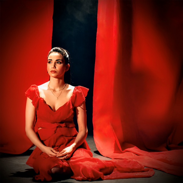 Η Σοφία Μανουσάκη στη μουσική σκηνή Σφίγγα