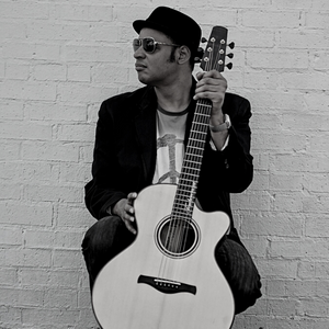 Ο Raul Midόn στην κεντρική σκηνή του Gazarte