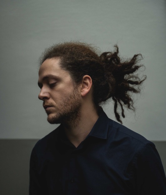 Ο πιανίστας των Next Step Γιάννης Παπαδόπουλος στο πρώτο του σόλο άλμπουμ