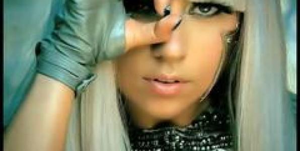ΔΕΙΤΕ ΤΗΝ LADY GAGA ΣΤΟ ΠΑΡΙΣΙ