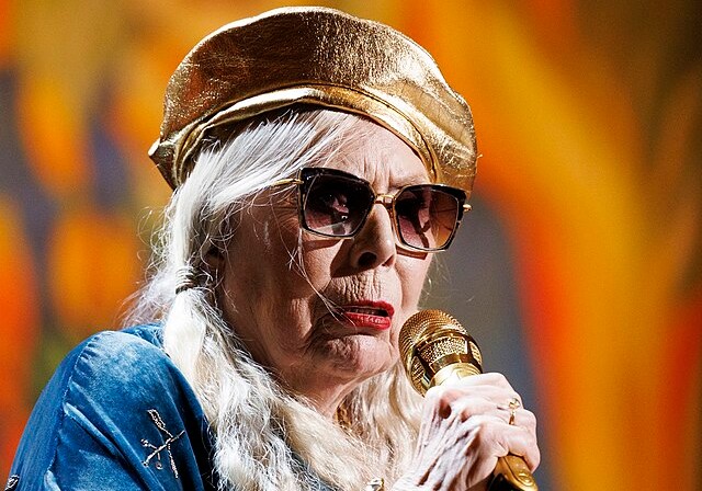 Η Joni Mitchell μοιράζεται το demo με τον Neil Young από το Archives Vol 3: 1972-1975 Box