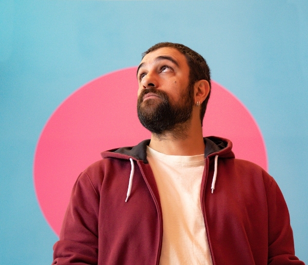 O Rsn παρουσιάζει ζωντανά τη μουσική που έγραψε για το  ντοκιμαντέρ του Άρη Χατζηστεφάνου