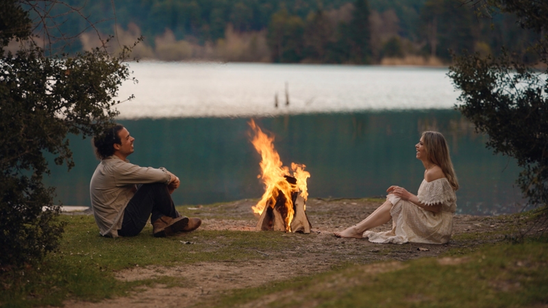 «Για τις στιγμές που τα λόγια είναι μικρά για να χωρέσουν την αγάπη»