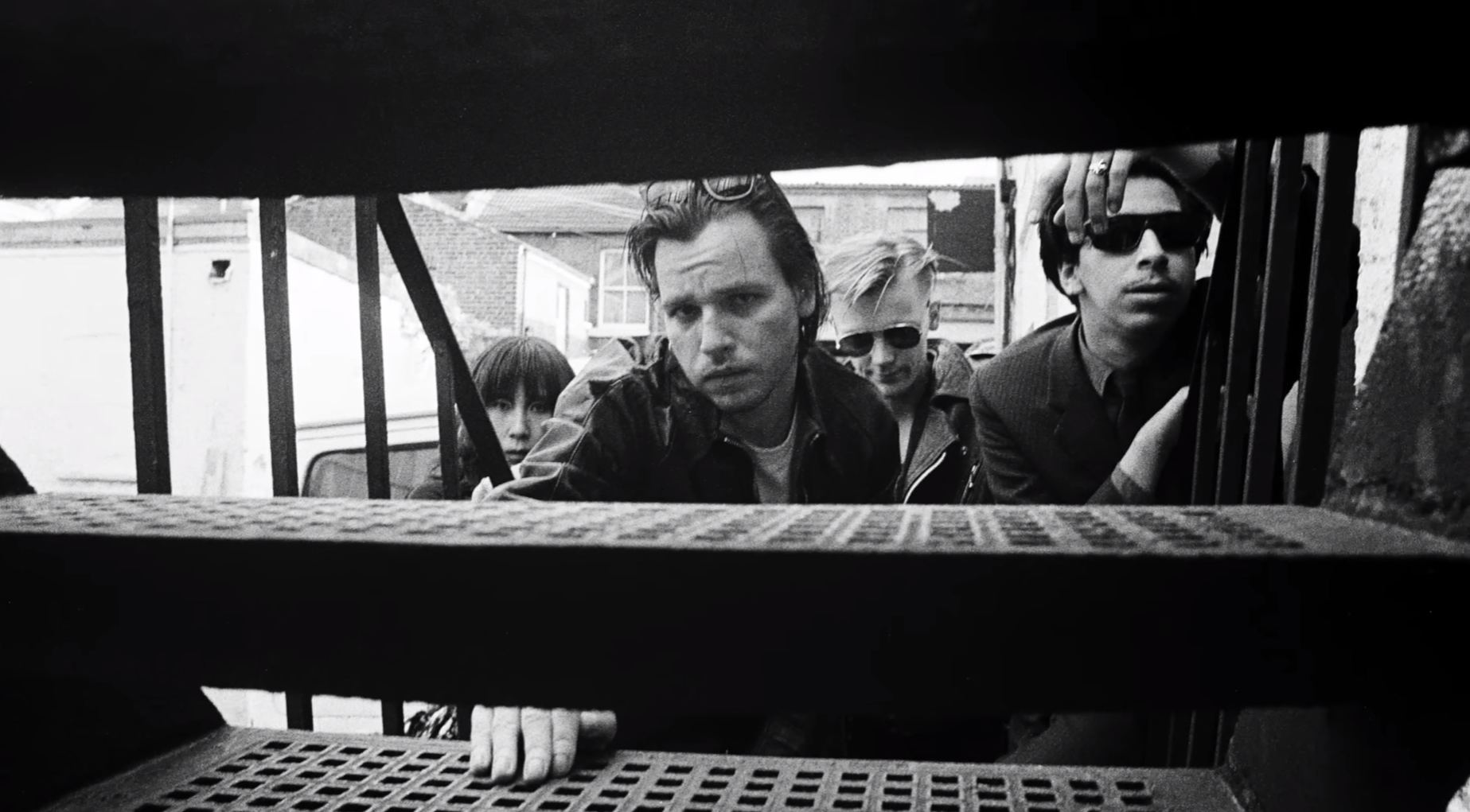 Ο Nick Cave και η Debbie Harry μοιράζονται τη νέα διασκευή του On the Other Side