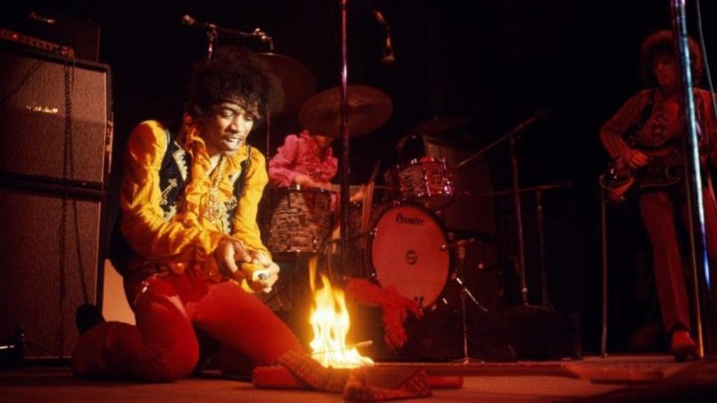 Σε δημοπρασία κιθάρες του Jimi Hendrix και του Bob Marley