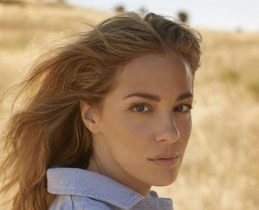 Συναυλία στο σκοτάδι με τη Νατάσσα Μποφίλιου