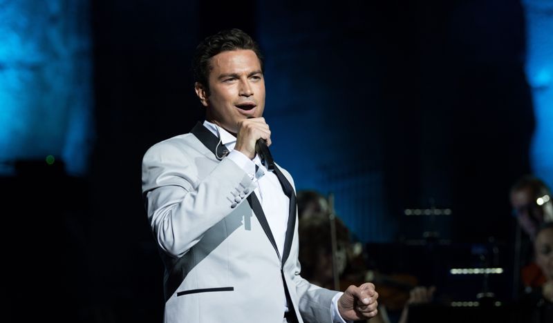 Ιούλιος με Μάριο Φραγκούλη