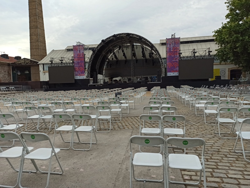 Κυριακάτικη βόλτα στους χώρους των συναυλιών