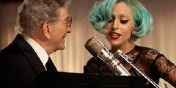 ΣΕ ΔΗΜΟΠΡΑΣΙΑ Η ΓΥΜΝΗ LADY GAGA