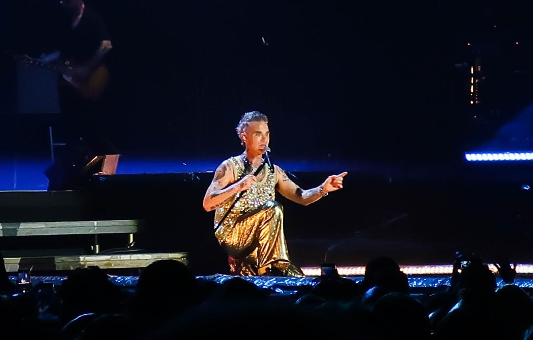 Πήγαμε, είδαμε James Bay και Robbie Williams στο Rockwave Festival