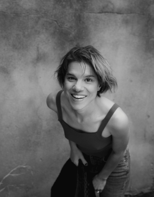 Η Monika στο Fuzz