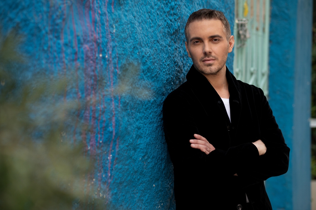 Ο Μιχάλης Χατζηγιάννης στο Θέατρο Λυκαβηττού