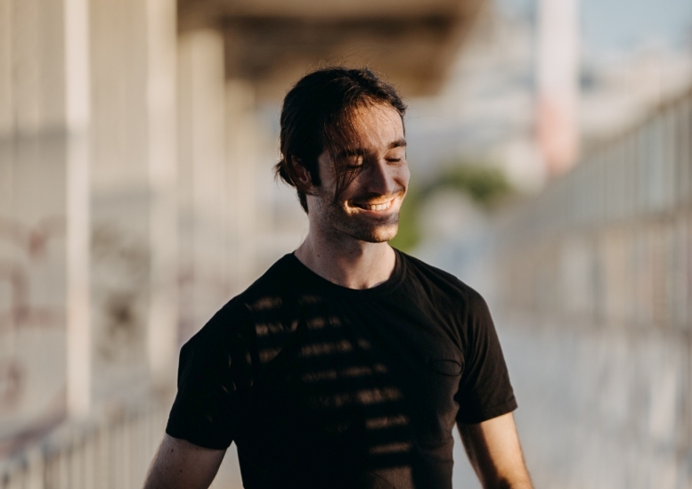 «Scent Remains»: Το πρώτο album του Θανάση Τσακιράκη