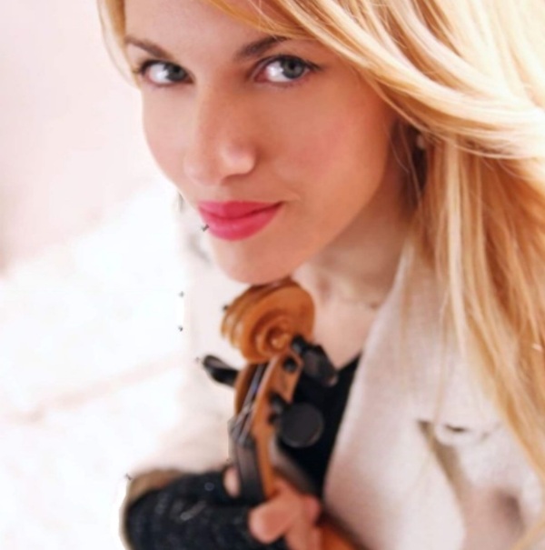 Οι Nora's Cinematic Acoustic στο Foyer του θεάτρου Τζένη Καρέζη