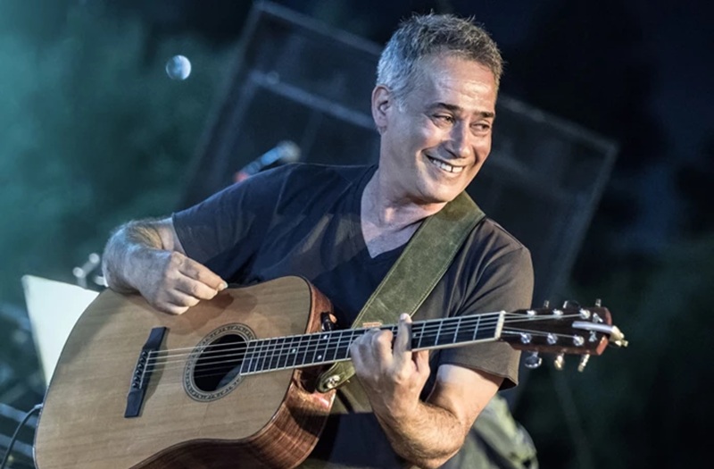 «Μέντα Live» με τον Παντελή Θαλασσινό στην πλατεία Κοραή