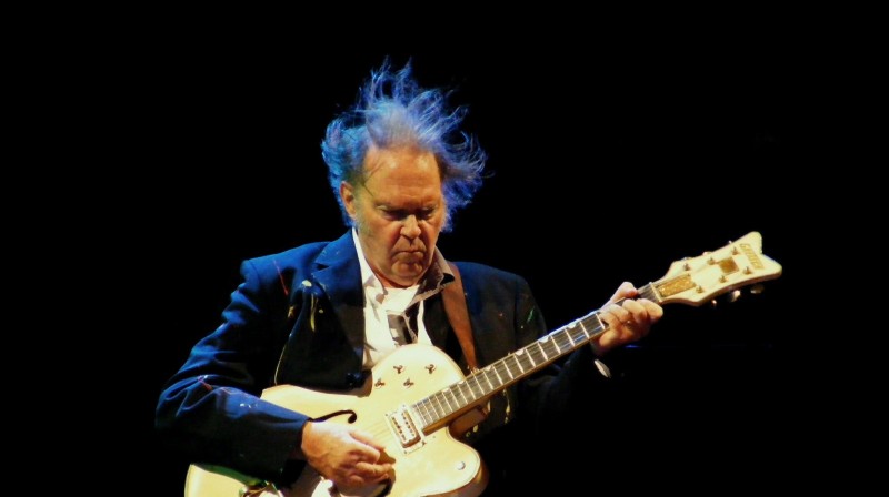 Στη Hipgnosis του Merck Mercuriadis πούλησε τα δικαιώματα των τραγουδιών του ο Neil Young