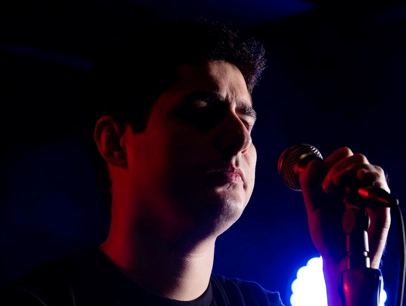 «Και μέσα σ' όλα αυτά, η παραδοσιακή δισκογραφία, έχει καταρρεύσει και έχει μετασχηματιστεί πλήρως»