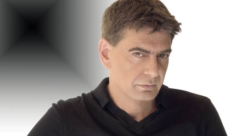 Παράταση εμφανίσεων για τον Μιχάλη Ρακιντζή στο Γυάλινο Μουσικό Θέατρο