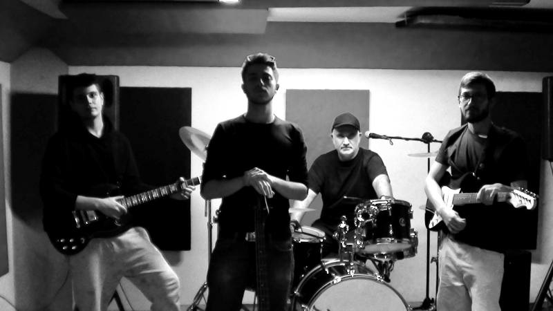 «Σαν μια Polaroid»: Ακούστε το νέο τραγούδι των Κλεμμένων Αναπτήρων