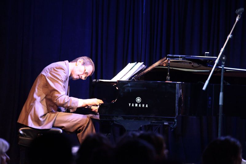 Ο Γιώργος Κοντραφούρης στο Jazzèt Cafè