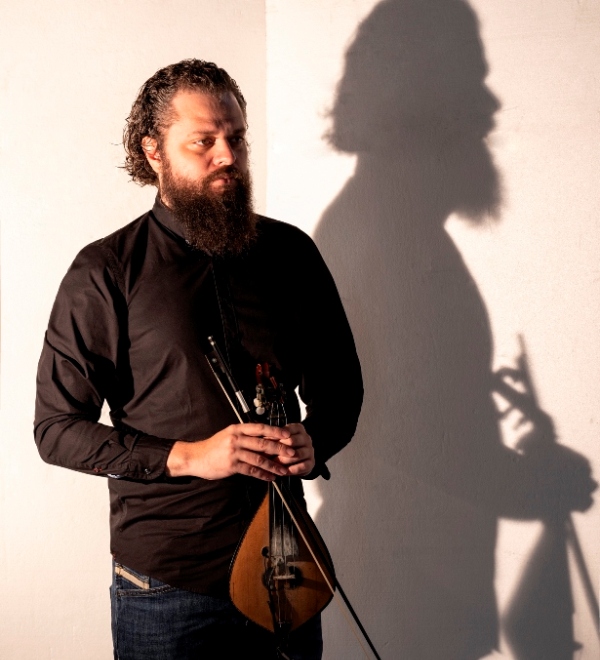 Ο Γιώργος Νικηφόρου Ζερβάκης στη μουσική σκηνή Σφίγγα