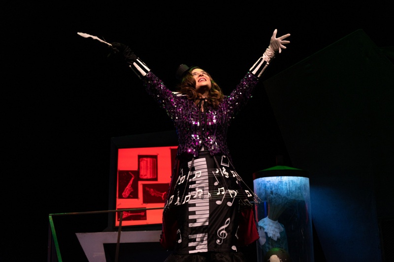 Το μιούζικαλ «Σιωπή, ο βασιλιάς ακούει» του Νίκου Κυπουργού επιστρέφει στην Εναλλακτική Σκηνή της ΕΛΣ