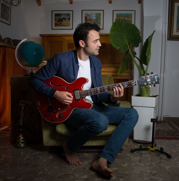 O Remi Cavat στη μουσική σκηνή Σφίγγα