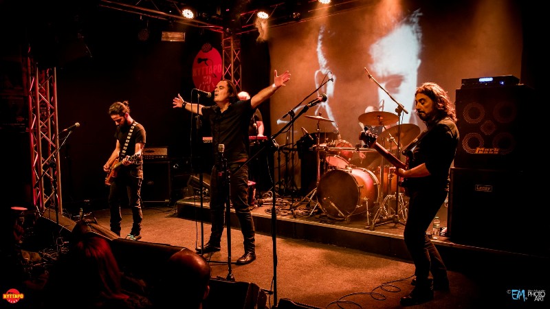 Magic de Spell, Μίμης Καλαντζής και Γυμνά Καλώδια στο Κύτταρο