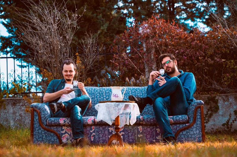 Οι Ρεβάνς μας καλούν για «Τσάι στο Παλέρμο»