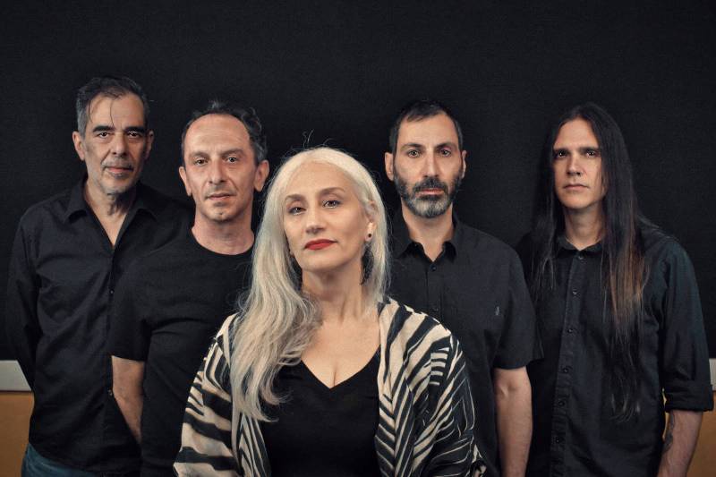 Οι Thee Holy Strangers παρουσιάζουν το νέο τους album