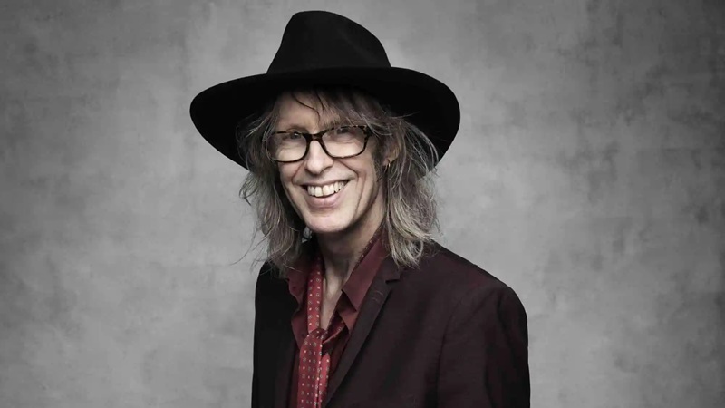 Ο Mike Scott των Waterboys μιλά στο Kosmos 93.6 και τον Πέτρο Αδάμ