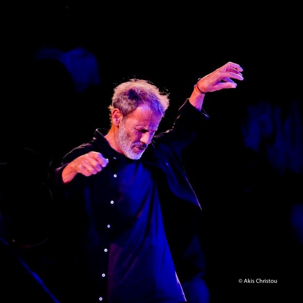 Ο Σταύρος Ξαρχάκος με Τρόπον Εντόνως Ερωτικόν