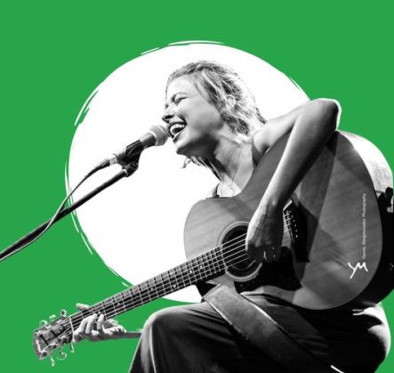 Η Ιουλία Καραπατάκη στο Gazarte Roof Stage