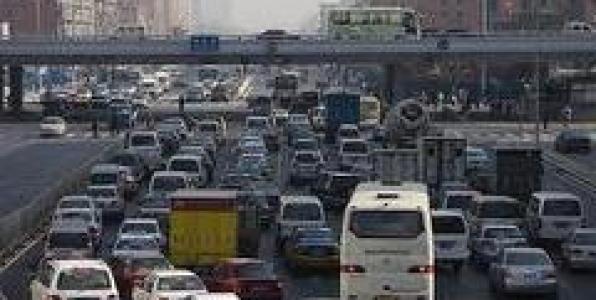 ΣΛΑΛΟΜ ΑΝΑΜΕΣΑ ΣΕ ΓΑΪΔΟΥΡΙΑ
