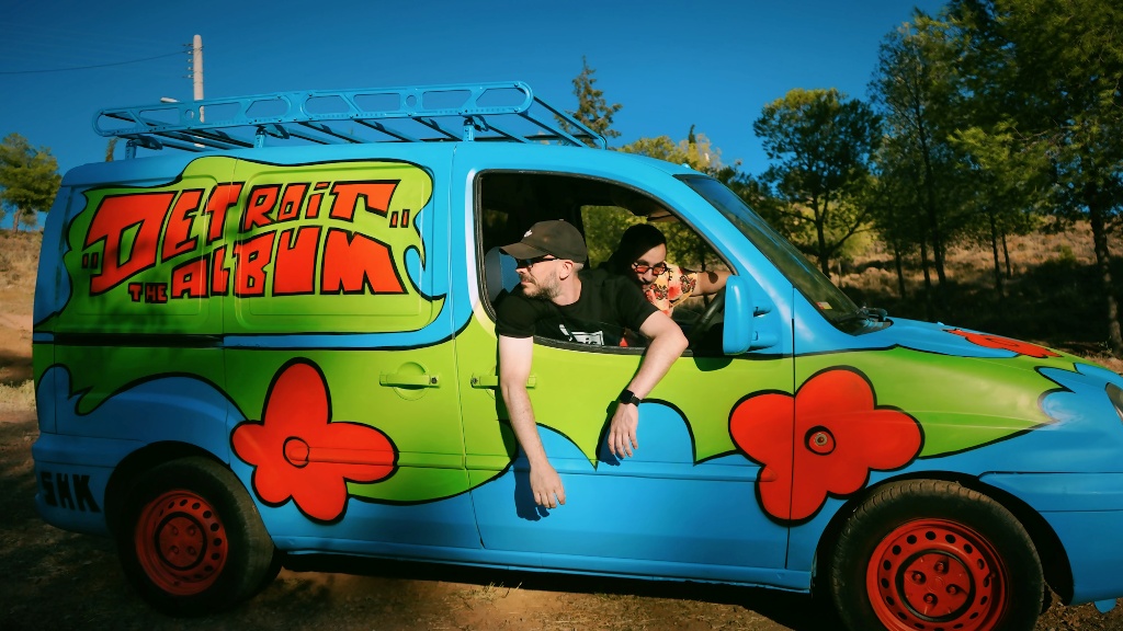 Π.Ι.Ε.Β.: «Είναι μονόδρομος η Αθήνα για εμένα… Και όταν κάτι είναι μονόδρομος, γίνομαι κατσαρίδα»